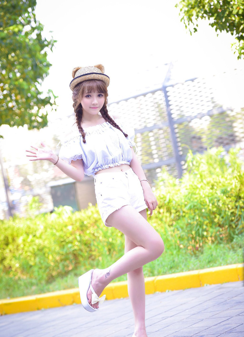别抱怨生活的无聊生活嘛，就是无聊中自己找些乐子。我可以被打败但我不允许自己爬不起来。